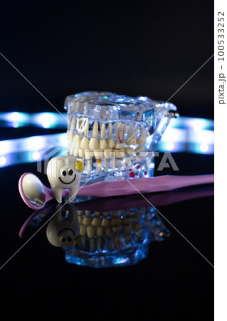 Dental jaw model over black background. Transparent invisible dental aligners or braces aplicable for an orthodontic dental treatment 100533252