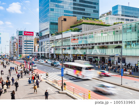 新宿駅南口　※一部ソフトフォーカス 100533965