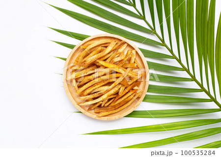 Crispy banana sticks. Fruit snack 100535284