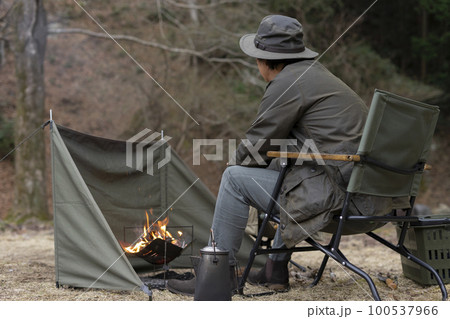 ソロキャンプ 焚き火 ソロキャンプ 焚き火 100537966
