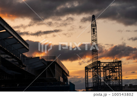 大阪府枚方市の新名神高速道路の建設現場 100543802