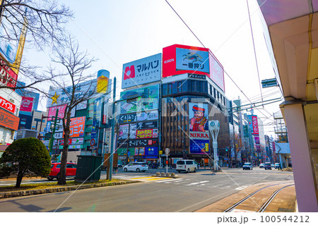 【北海道】すすきの交差点・歓楽街の朝 【北海道】すすきの交差点・歓楽街の朝 100544212