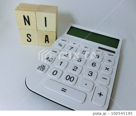 積立NISAで資産形成 100545195
