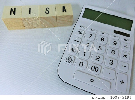 積立NISAで資産形成 100545199