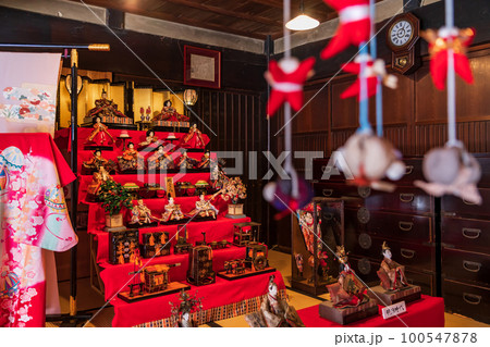 春の足助町、中馬のおひなさん〈愛知県豊田市〉 100547878