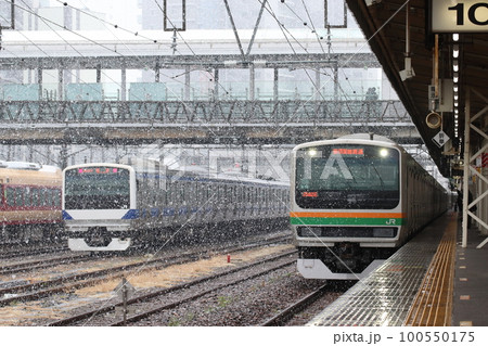 雪の宇都宮駅側線留置の東北本線E531系(ワンマン対応車) 雪の宇都宮駅側線留置の東北本線E531系(ワンマン対応車) 100550175