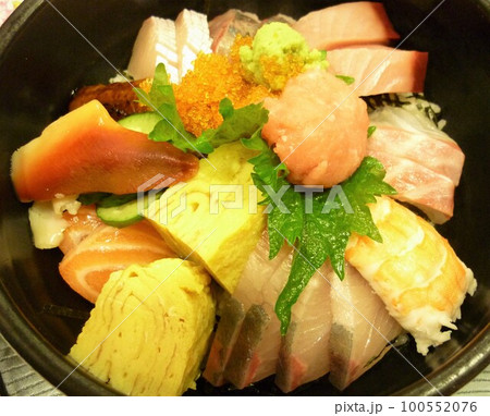 具だくさんの海鮮丼 具だくさんの海鮮丼 100552076
