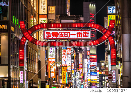 日本の東京都市景観 コロナ禍前と変わらない煌めきの歌舞伎町…マスク着用は個人判断13日=8日 日本の東京都市景観 コロナ禍前と変わらない煌めきの歌舞伎町…マスク着用は個人判断13日=8日 100554074