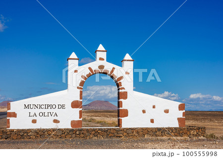 Symbolic gateway to the Oliva district on the island of Fuerteventura Island Symbolic gateway to the Oliva district on the island of Fuerteventura Island 100555998