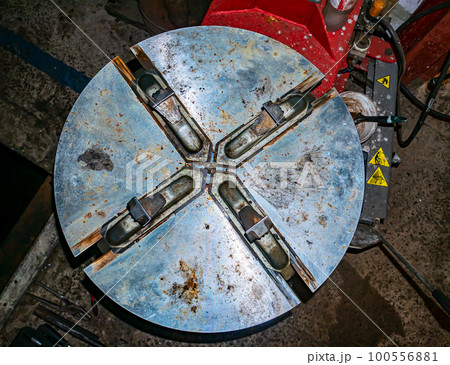 Tire changer for repair and maintenance of car wheels. 100556881