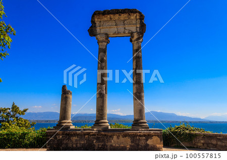 Ruins of ancient roman columns in Nyon, Switzerland 100557815