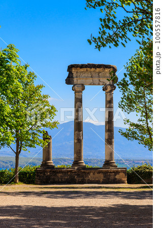 Ruins of ancient roman columns in Nyon, Switzerland 100557816