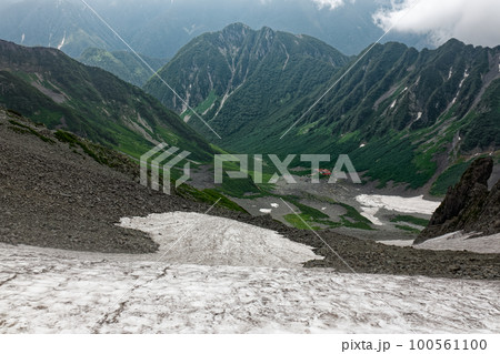 北アルプス・穂高岳山荘付近から見る涸沢 北アルプス・穂高岳山荘付近から見る涸沢 100561100