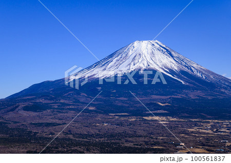 （山梨県）竜ヶ岳展望・青空と富士山の絶景 100561837