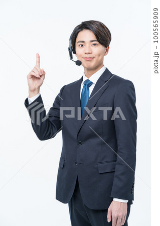 若い男性オペレーター 若い男性オペレーター 100565909