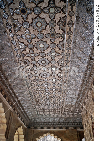 インド・アンベール城の天井モザイク 100567882