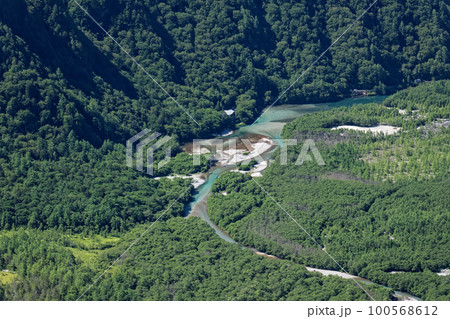 北アルプス・西穂独標から見る上高地・大正池 100568612