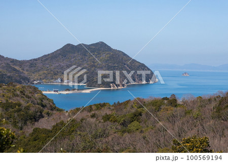 瀬戸内沿岸の風景　（引田町安戸池方面）　（香川県東かがわ市） 100569194
