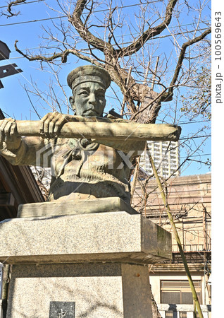 川口散歩：川口神社　海軍一等機関兵小池幸三郎像　川口市 100569643