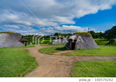 世界文化遺産　三内丸山遺跡　竪穴建物（青森県青森市） 100570202