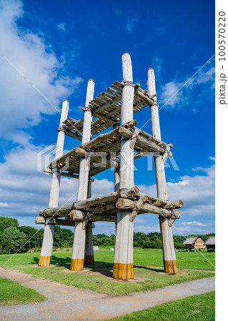 世界文化遺産 三内丸山遺跡 大型掘立柱建物 六本柱建物(青森県青森市) 世界文化遺産 三内丸山遺跡 大型掘立柱建物 六本柱建物(青森県青森市) 100570220