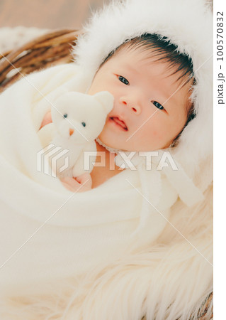 生後まもない赤ちゃんの写真 生後まもない赤ちゃんの写真 100570832