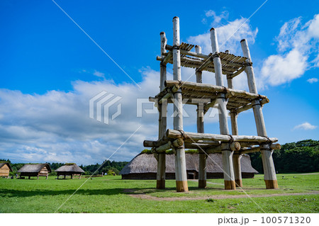 世界文化遺産　三内丸山遺跡　大型掘立柱建物　六本柱建物　大型竪穴建物（青森県青森市） 100571320