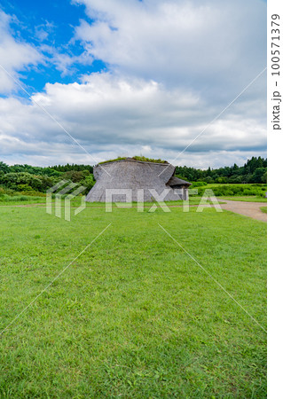世界文化遺産 三内丸山遺跡 竪穴建物(青森県青森市) 世界文化遺産 三内丸山遺跡 竪穴建物(青森県青森市) 100571379