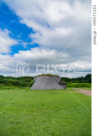 世界文化遺産 三内丸山遺跡 竪穴建物(青森県青森市) 世界文化遺産 三内丸山遺跡 竪穴建物(青森県青森市) 100571381