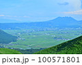山から見下ろす街並み 100571801