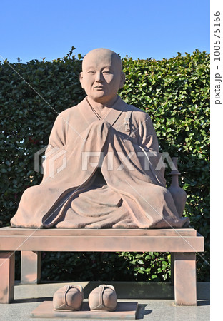 川口散歩：西光院　真言宗豊山派　興教大師像　川口市 100575166