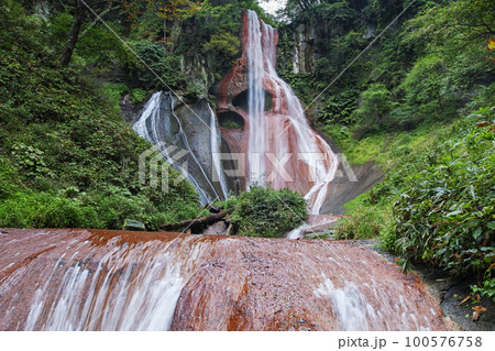 群馬県/ 個性派「嫗仙の滝(おうせんの滝)」 群馬県/ 個性派「嫗仙の滝(おうせんの滝)」 100576758
