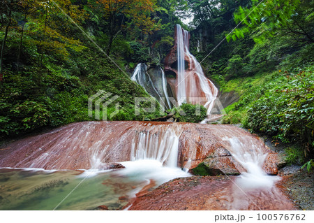 群馬県/ 個性派「嫗仙の滝(おうせんの滝)」 群馬県/ 個性派「嫗仙の滝(おうせんの滝)」 100576762