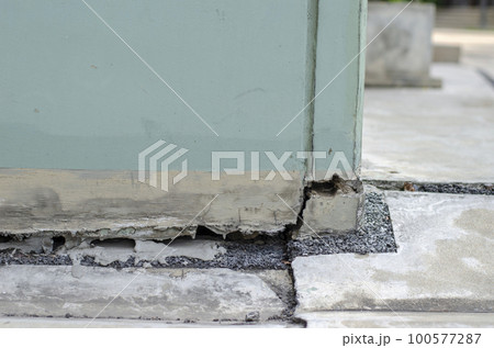 structure of the building has Collapse or cracks. earthquake effect structure of the building has Collapse or cracks. earthquake effect 100577287