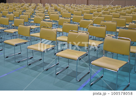 整列する椅子(式典イメージ) 整列する椅子(式典イメージ) 100578058