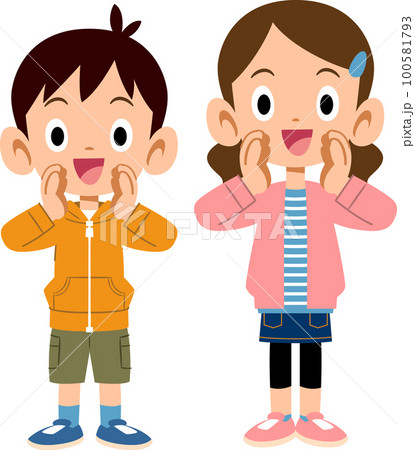 笑顔で呼びかける幼い姉弟 100581793