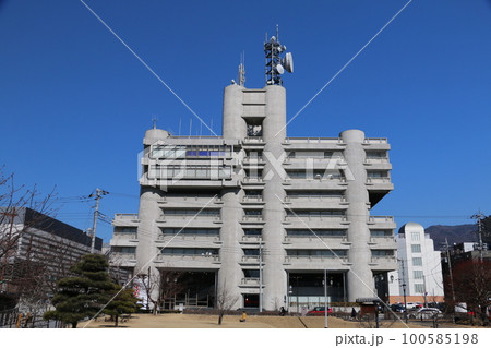 甲府駅前に建つ山梨文化会館 100585198