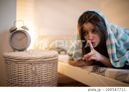 A sleep-deprived woman wants to silence her loud alarm clock. 100587711