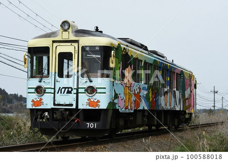 豊岡へ向けて宮舞線をゆく京都丹後鉄道KTR700形 100588018