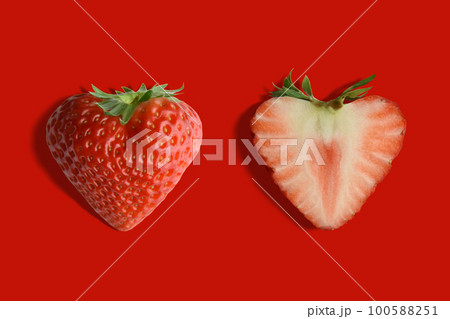 ラブリーなイチゴのアイコン、ハート型の「紅ほっぺ」 ラブリーなイチゴのアイコン、ハート型の「紅ほっぺ」 100588251