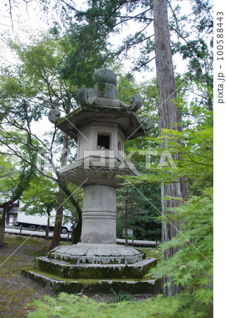東洋一の石灯籠（南禅寺／京都市左京区）の写真素材 [100588443] - PIXTA