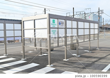 駅前の喫煙所（京都府西大路駅） 100590399
