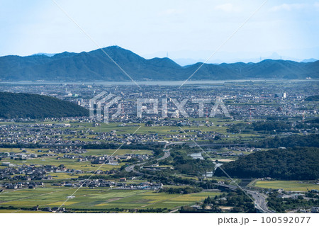 【日本100名城】鬼ノ城から見た岡山平野と児島湖と児島半島 岡山県総社市 【日本100名城】鬼ノ城から見た岡山平野と児島湖と児島半島 岡山県総社市 100592077