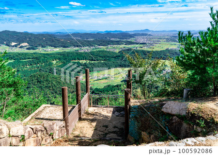 【日本100名城】鬼ノ城 東門跡と岡山平野 岡山県総社市 【日本100名城】鬼ノ城 東門跡と岡山平野 岡山県総社市 100592086