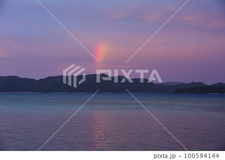 奄美大島夕景~奄美クレーターに架かる虹~ 奄美大島夕景~奄美クレーターに架かる虹~ 100594144