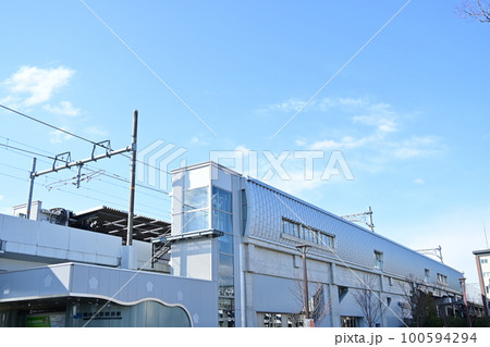 山陰本線・梅小路京都西駅の駅舎 100594294