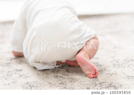 赤ちゃん 足元 赤ちゃん 足元 100595850