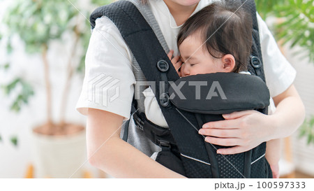 親子 子育て 抱っこ 親子 子育て 抱っこ 100597333