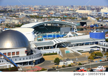 【愛知県】名古屋港ポートビルから見た名古屋港水族館(ガーデンふ頭臨港緑園) 【愛知県】名古屋港ポートビルから見た名古屋港水族館(ガーデンふ頭臨港緑園) 100597958