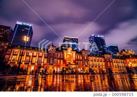 雨の東京駅 雨の東京駅 100598715